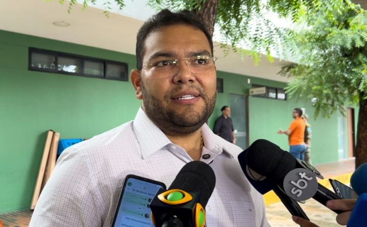 Vereador Fernando Lima durante entrevista na Câmara (Foto: Gustavo Almeida/DitoIsto)