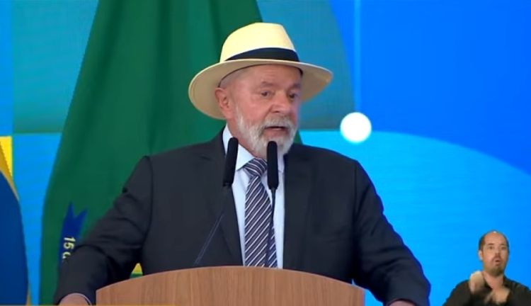 Lula em evento no Planalto (Reprodução/TV Brasil)